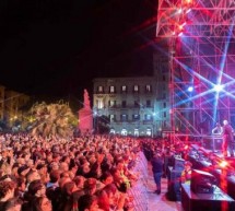 Palermo, piazza Politeama gremita per la festa con Elodie e vari artisti curata da Puntoeacapo in collaborazione con Gomad concerti