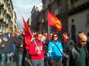 circolo_prc_olga_benario_a_fianco_dei_lavoratori_st_microeletronics_per_salvare_l_industria_a_catania